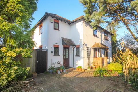 4 bed property, in Lyminge, £600,000