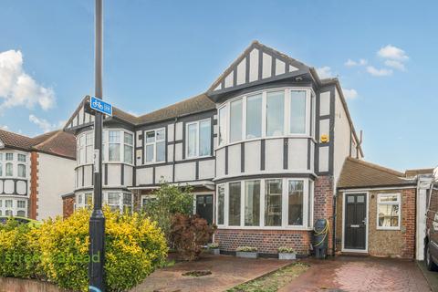 4 bed property, in Lancaster Road, £750,000