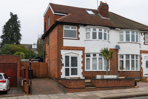 4 bed property, in Greenhill Road, £325,000