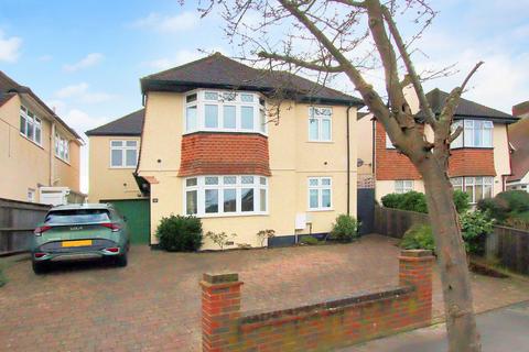 5 bed property, in Devonshire Way, £820,000