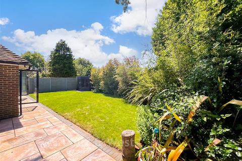 6 bed property, in Broadview Gardens, £800,000