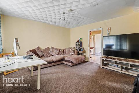 3 bed property, in Osborne Gardens, £400,000