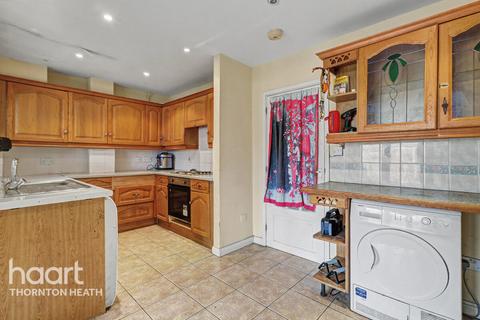 3 bed property, in Osborne Gardens, £400,000