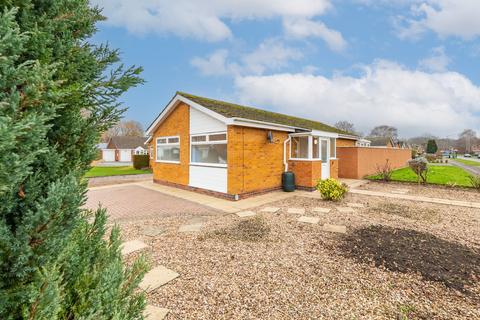 2 bed property, in Hebden Avenue, £325,000