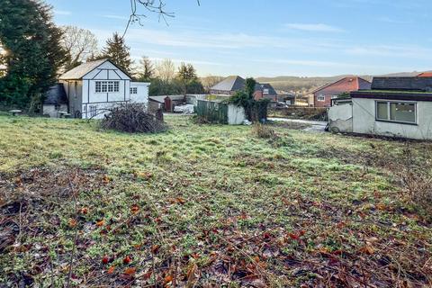 Land, in Chesterfield S42, £850,000