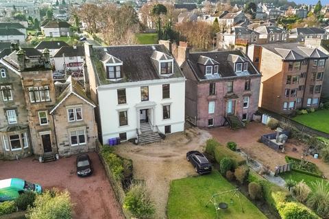 4 bed property, in Esplanade, £395,000