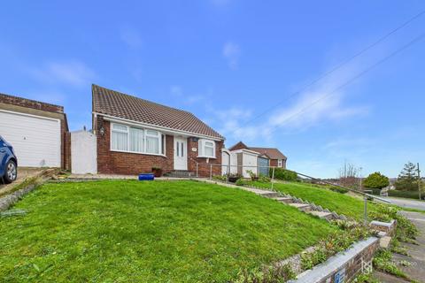 2 bed property, in Westfield Road, £290,000