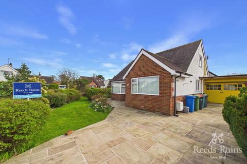 3 bed property, in Hawthorne Avenue, £340,000