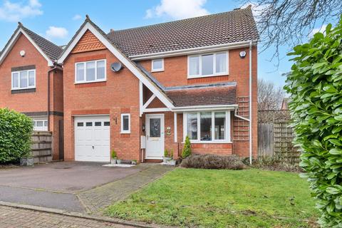 4 bed property, in Elm Way, £600,000