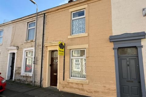 2 bed property, in Pickup Street, £84,950