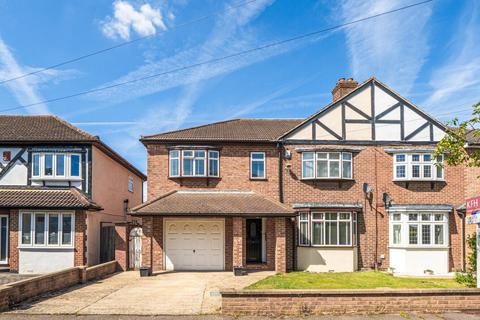 4 bed property, in Sackville Avenue, £795,000