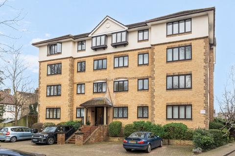 2 bed property, in Rothesay Avenue, £300,000