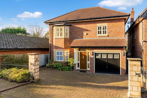 4 bed property, in Horseshoe Lane, £985,000