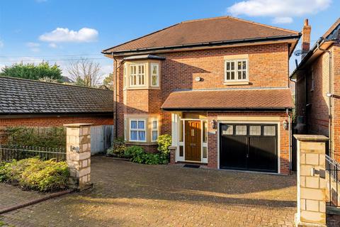 4 bed property, in Horseshoe Lane, £985,000