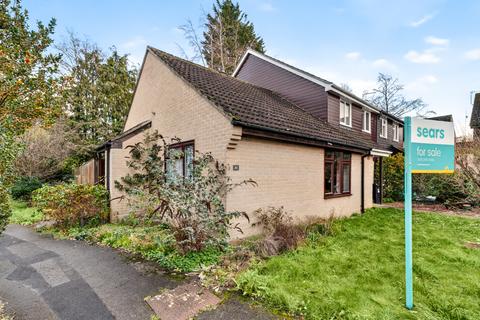 1 bed property, in Finchampstead RG40, £265,000