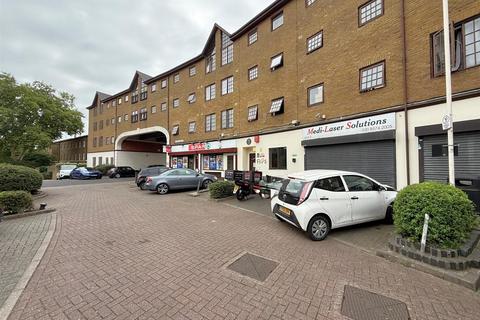2 bed property, in Comer Crescent, £220,000