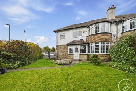 4 bed property, in The Fairway, £575,000