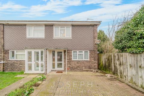 3 bed property, in Starfield Close, £280,000