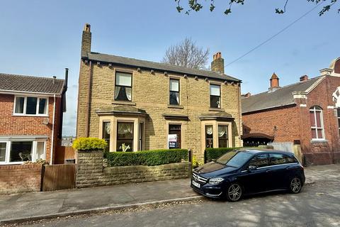 4 bed property, in Highfield House, £325,000