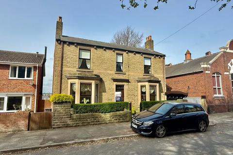 4 bed property, in Highfield House, £310,000