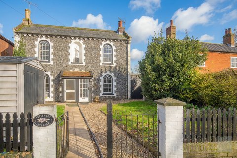 2 bed property, in Hingham, £230,000