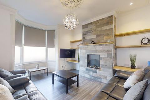 5 bed property, in Shoreham Street, £290,000