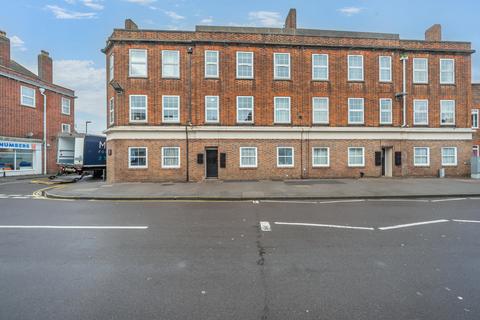 2 bed property, in Stoke Road, £110,000
