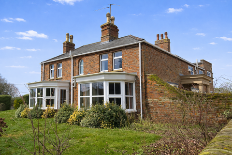 7 bed property, in Hurn Road, £799,995