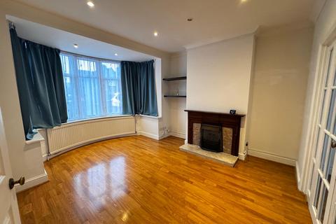 3 bed property, in Princes Avenue, £600,000