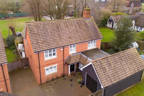 3 bed property, in Bluebell Drive, £695,000