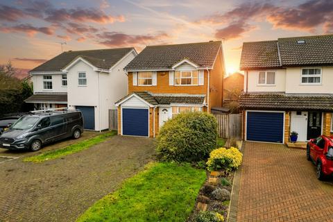 3 bed property, in Evans Close, £445,000