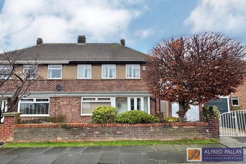 3 bed property, in Larkfield Road, £229,950