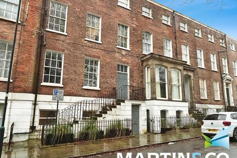 1 bed property, in 13A St Johns Square, £120,000