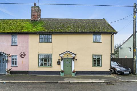 2 bed property, in Lower Street, £335,000
