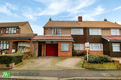 4 bed property, in Slipe Lane, £550,000