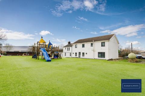 5 bed property, in Mountain Hare, £625,000