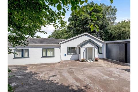5 bed property, in Hempshill Lane, £490,000