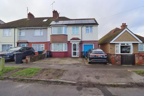 3 bed property, in Gordon Road, £290,000