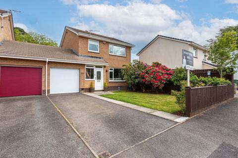 3 bed property, in Westaway Close, £350,000