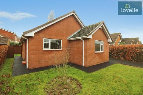 2 bed property, in Swallow Drive, £245,000