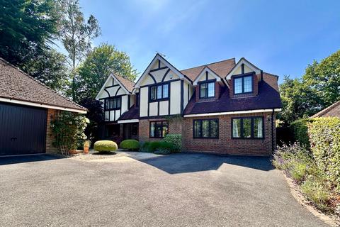 5 bed property, in Maplewood Gardens, £1,999,999