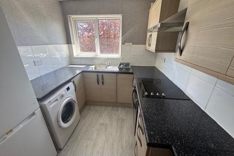 2 bed property, in Cranleigh Rise, £90,000