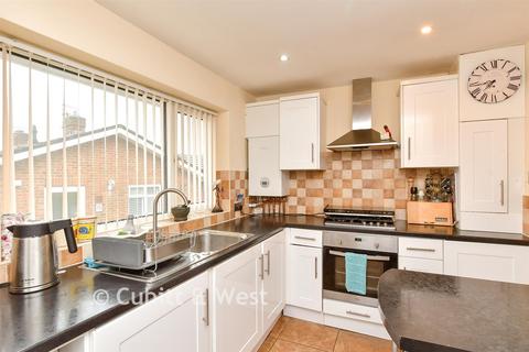 3 bed property, in Coombe Vale, £450,000
