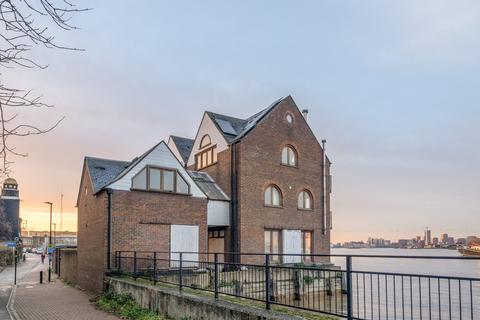 4 bed property, in Riverside, £1,200,000