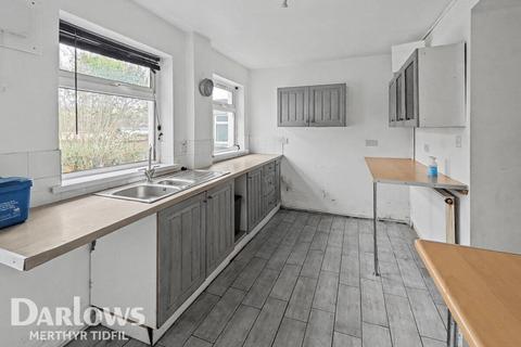 2 bed property, in Caerhendy Street, £112,000