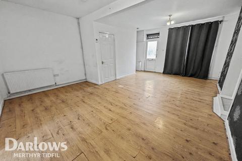2 bed property, in Caerhendy Street, £112,000