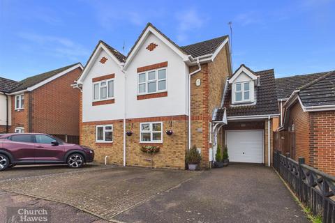 3 bed property, in Halston Place, £405,000
