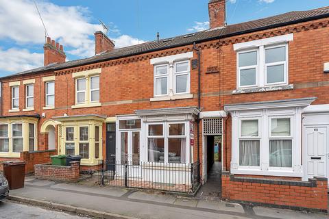 2 bed property, in William Street, £200,000