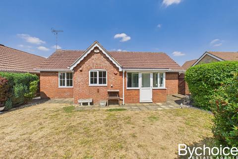 2 bed property, in Bower Hall Drive, £335,000