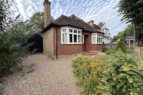 3 bed property, in Dickinson Avenue, £695,000